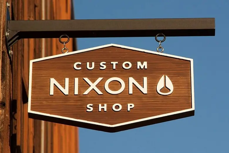 تصویری از تابلو مغازه - a picture of Shop sign