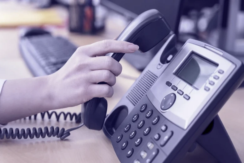 تصویری از تلفن مارکتینگ - a picture of Telephone marketing